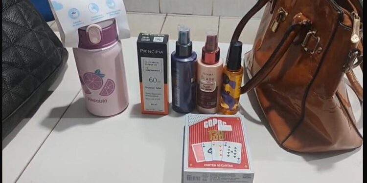 Travestis e mulher são detidas após furto de cosméticos em drogaria de Porto Velho