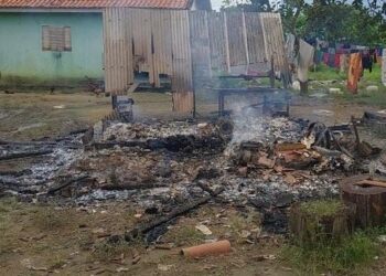 Moto de aplicativo avança preferencial e deixa três feridos em acidente na Rua da Beira