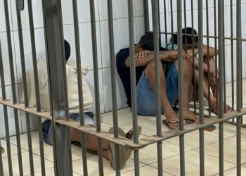 Força Tática flagra venda de drogas em beco e prende entregador de aplicativo e comparsa em Porto Velho