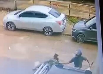 Mulher reage a tentativa de assalto na saída de banco e impede ação criminosa